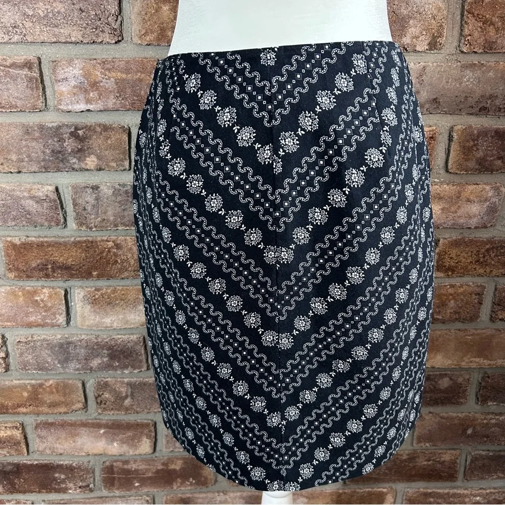 LOFT Black and White Knee-Length Pencil Skirt 47